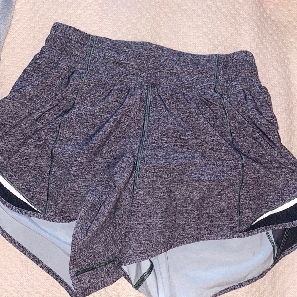 Lulu lemon Hotty Hot Low-Rise Lined Short 4" gray shorts